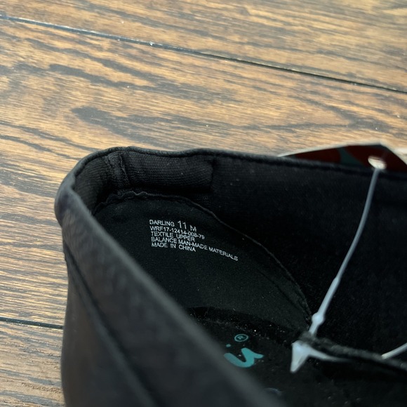 Yuu Darling Slip On Shoes Womens Size 11 M Black Almond Toe Comfort - Picture 5 of 5